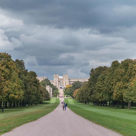 Central Windsor Apartment Facing The Castle Exterior foto