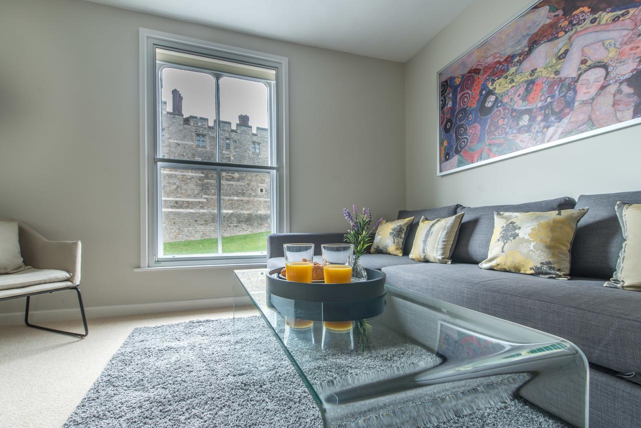Central Windsor Apartment Facing The Castle Exterior foto