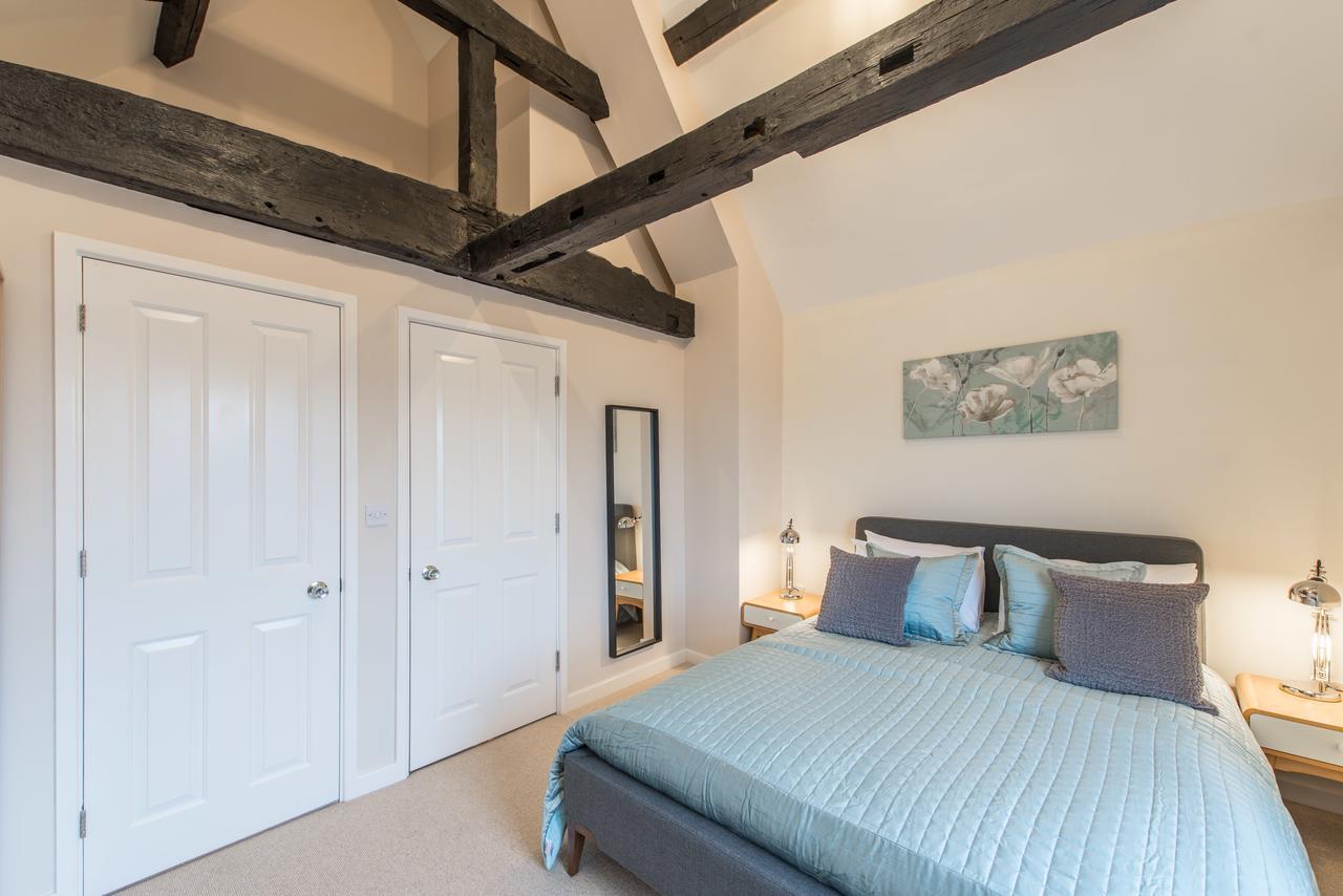 Central Windsor Apartment Facing The Castle Exterior foto