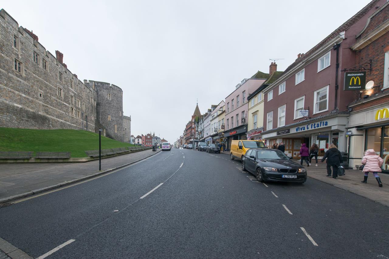 Central Windsor Apartment Facing The Castle Exterior foto